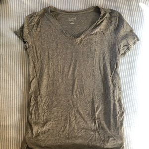 EUC Isabel Maternity grey tee Medium | Smoke Free Pet Free